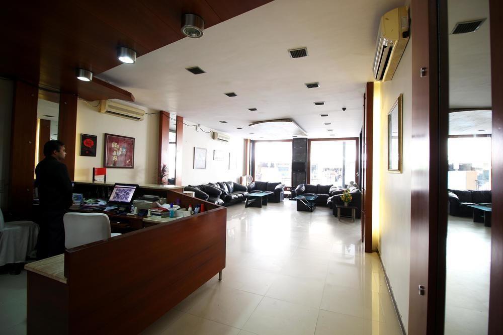 Oyo Premium Paldi Cross Road Hotel Ahmedabad Exterior photo